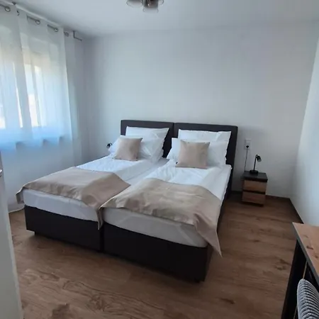 ゲストハウス Seibel Doppel-zweibettzimmer Mit Bad ロイトリンゲン